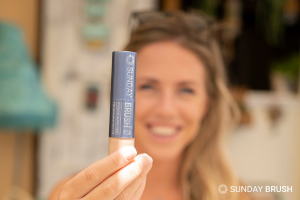 Geen zonnebrandcrème maar een zonnepoeder met SPF50 - Sunday Brush