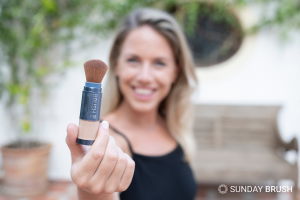 Hoe werkt zonnepoeder met SPF - Sunday Brush