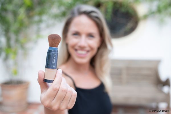 Mineralischer Sonnenschutzpuder bildet Schutzschicht auf der Haut